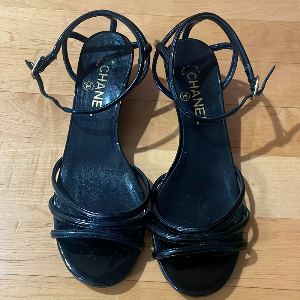 CHANEL Black MATELASSE Patent Leather COCO Mark Sandal, Size 39.5 UK, 9.5 US - Picture 8 of 8